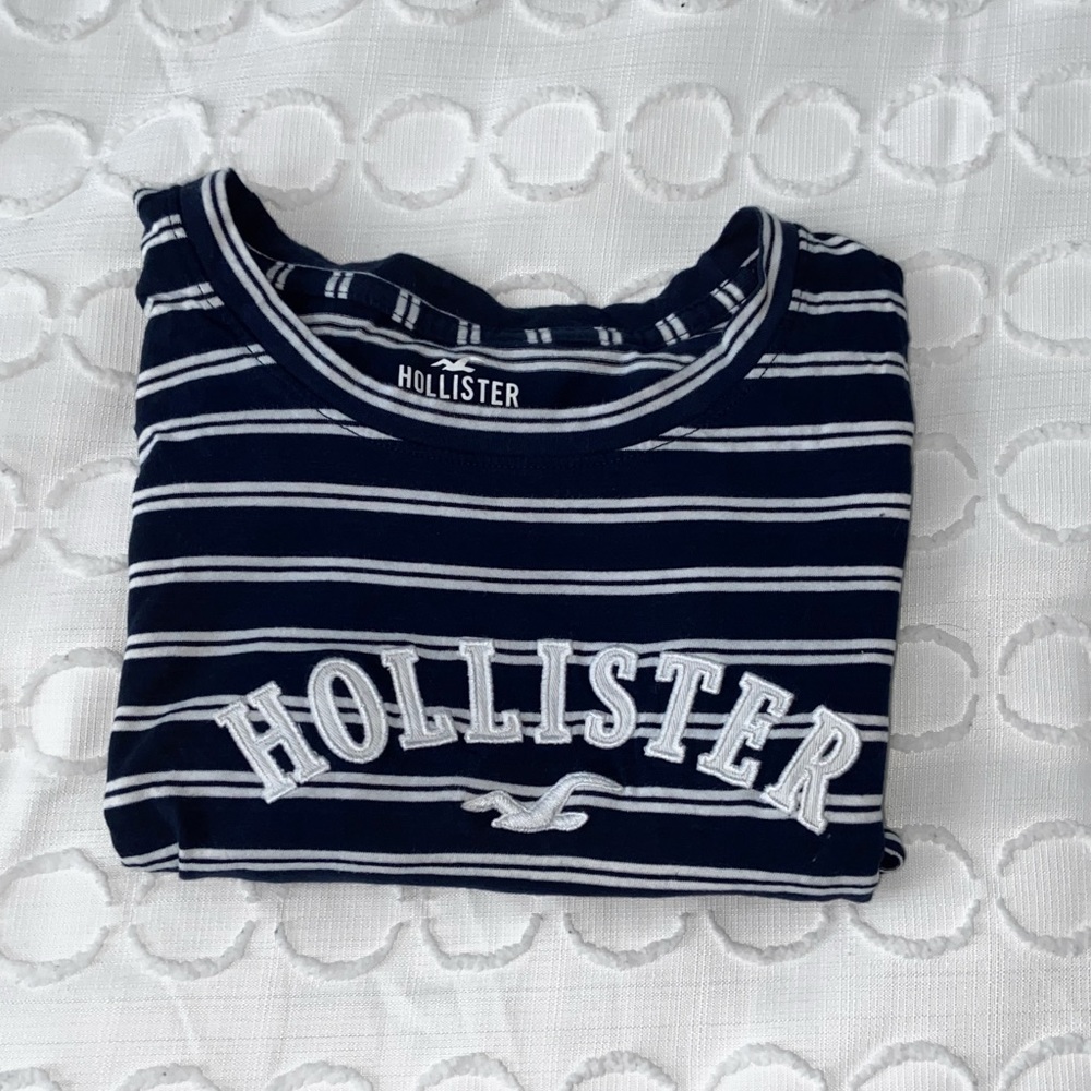 Hollister tee